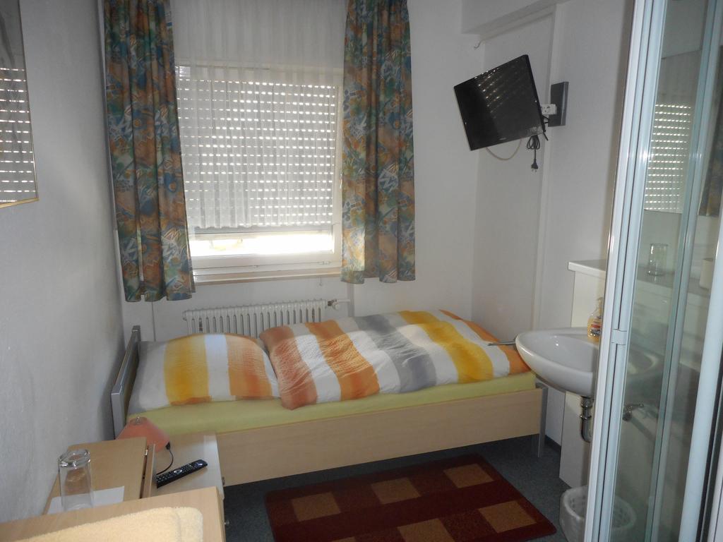Landgasthof Rose Hotel Дитцинген Екстериор снимка